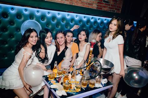saigon nightlife ladies.